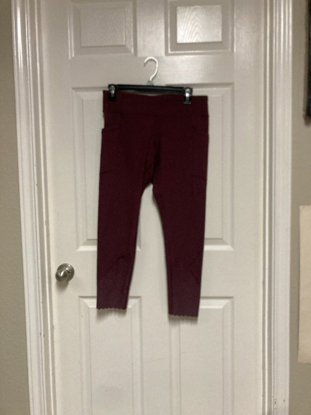 Lululemon Athletica Leggings Burgundy with Scalloped Hem size medium Women's